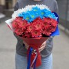 15 хризантем в букете Флаг России